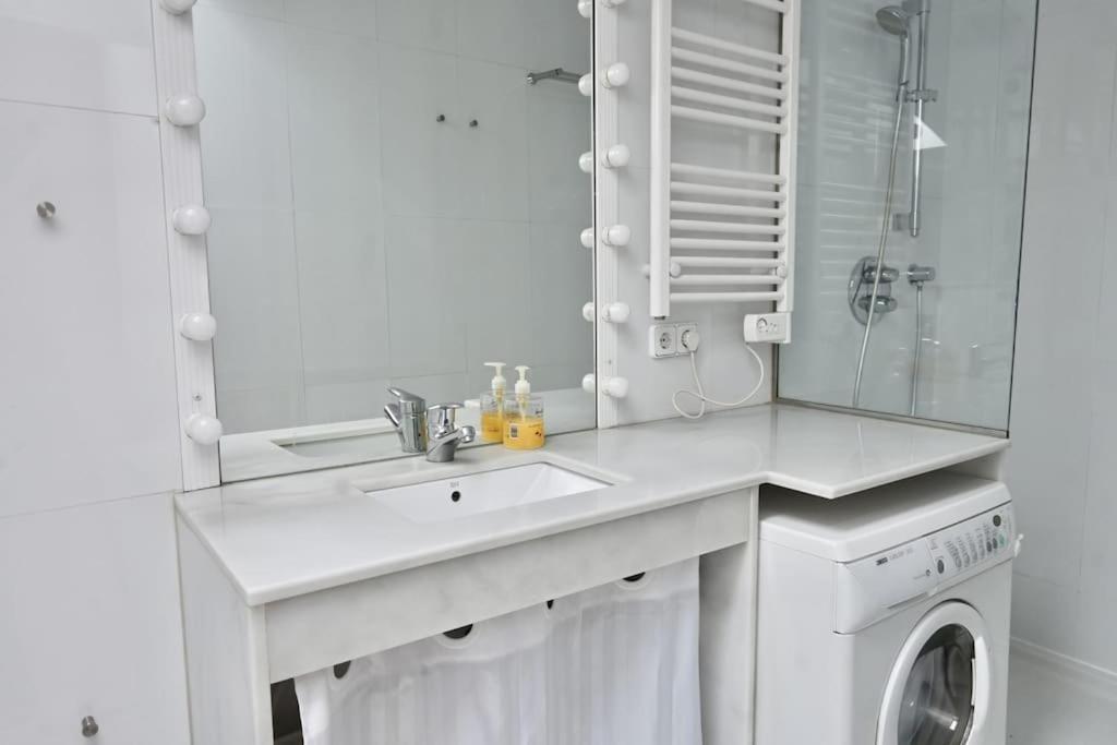 For You Rentals Apartamento Temporal Con Encanto A Pocos Metros Del Sol Myr13 Madrid Extérieur photo